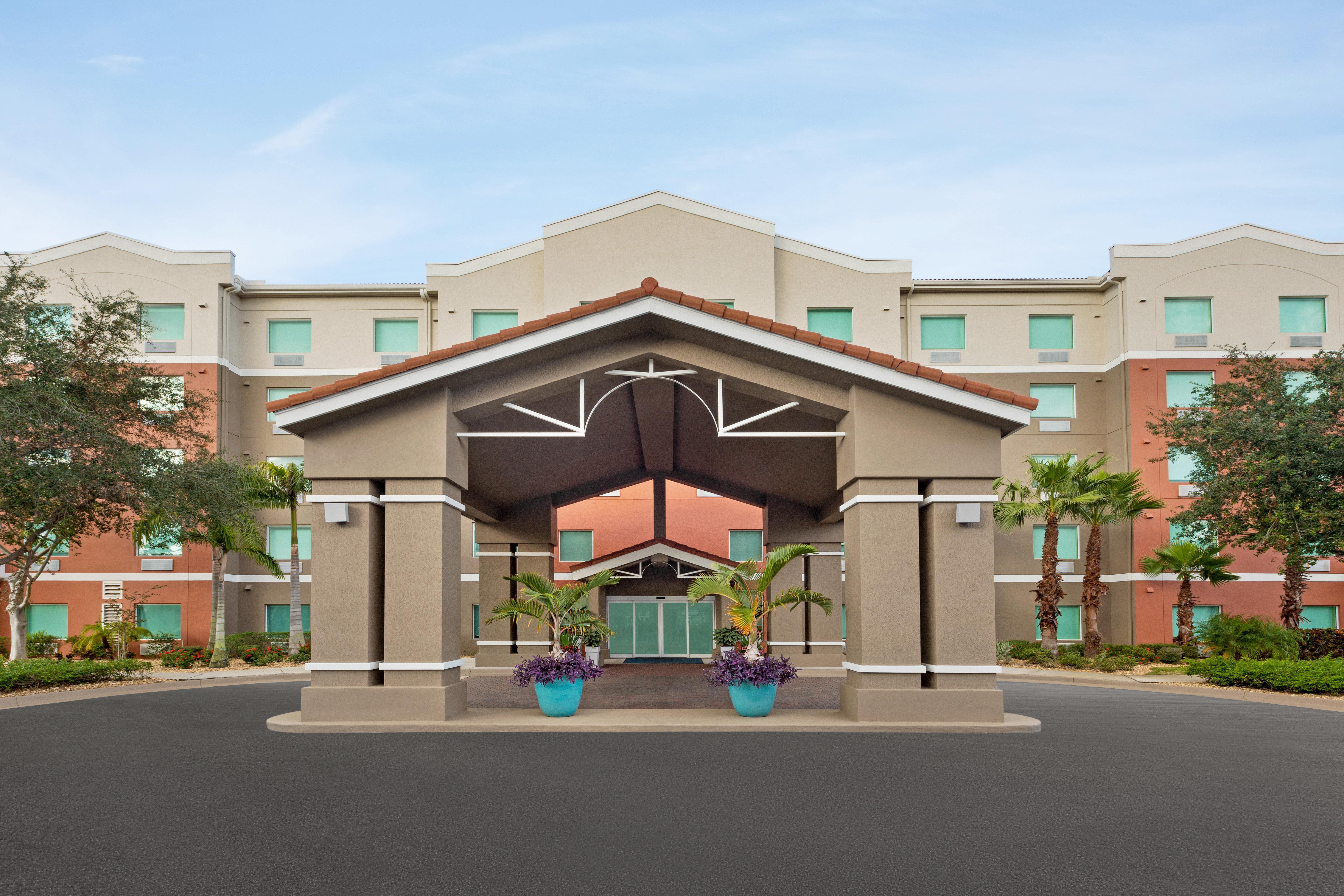 Holiday Inn Express & Suites Pembroke Pines-Sheridan St By Ihg Exterior photo